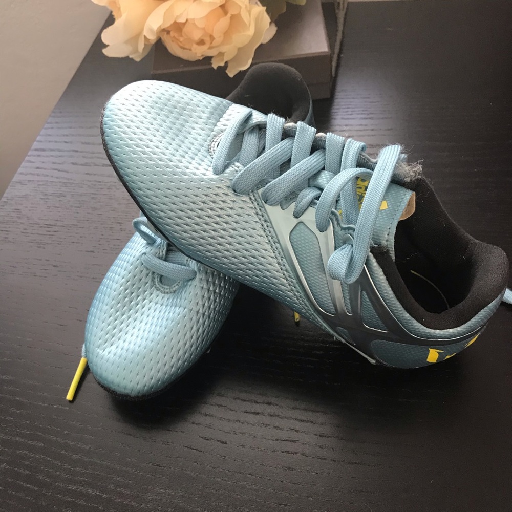 Unisex kid soccer shoes!🌺🌺🌺
